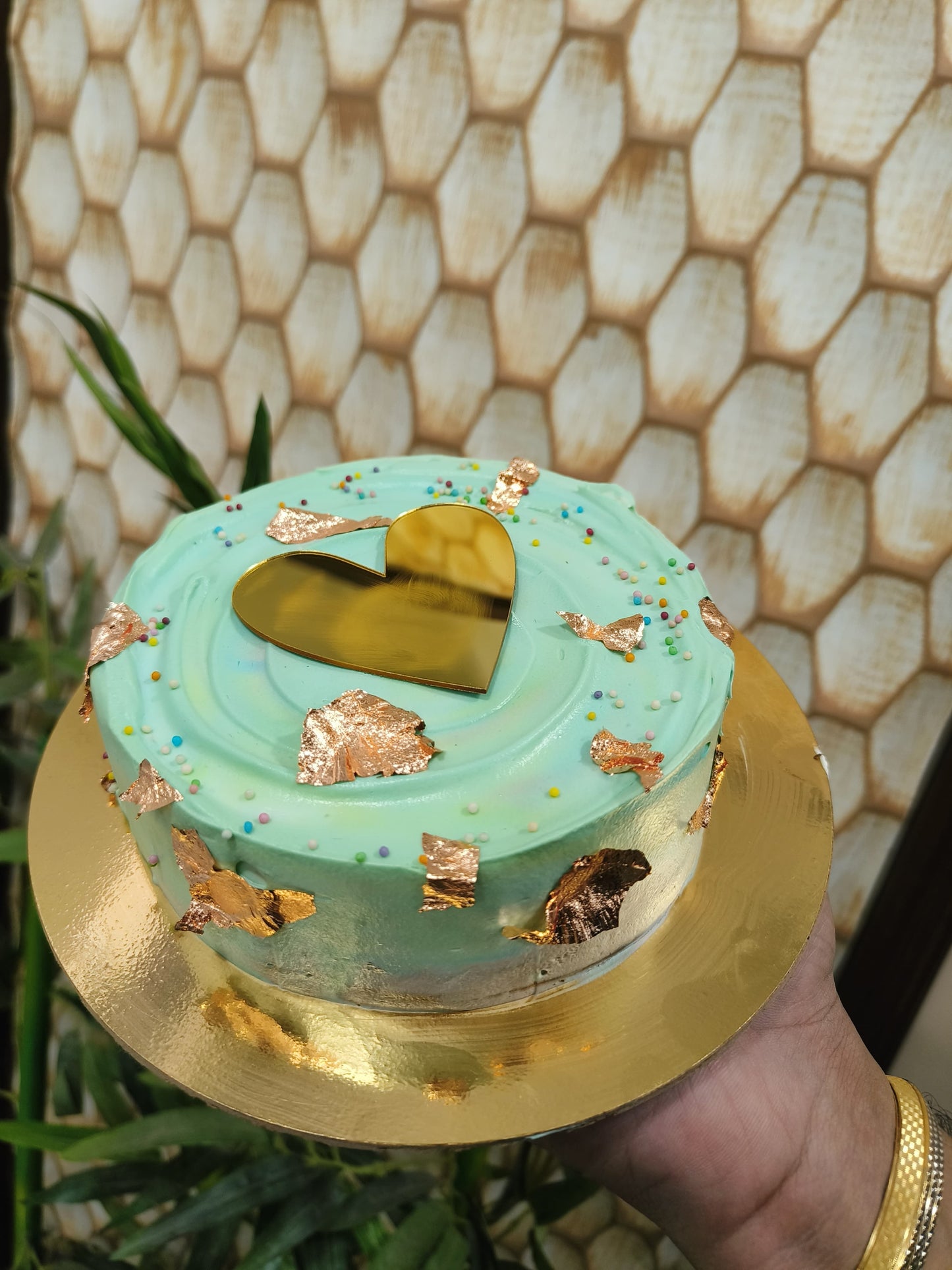 Chic Mint-Gold Heart Cake