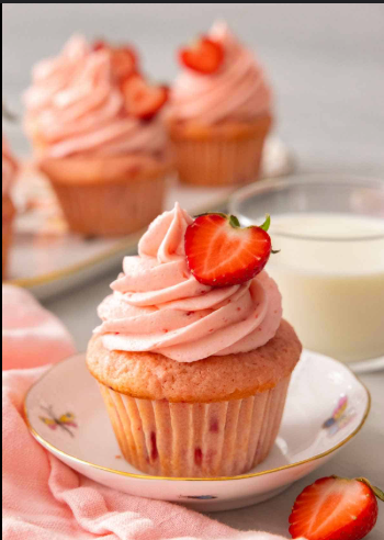 Strawberry Delight Cupcake ( Pack of six )